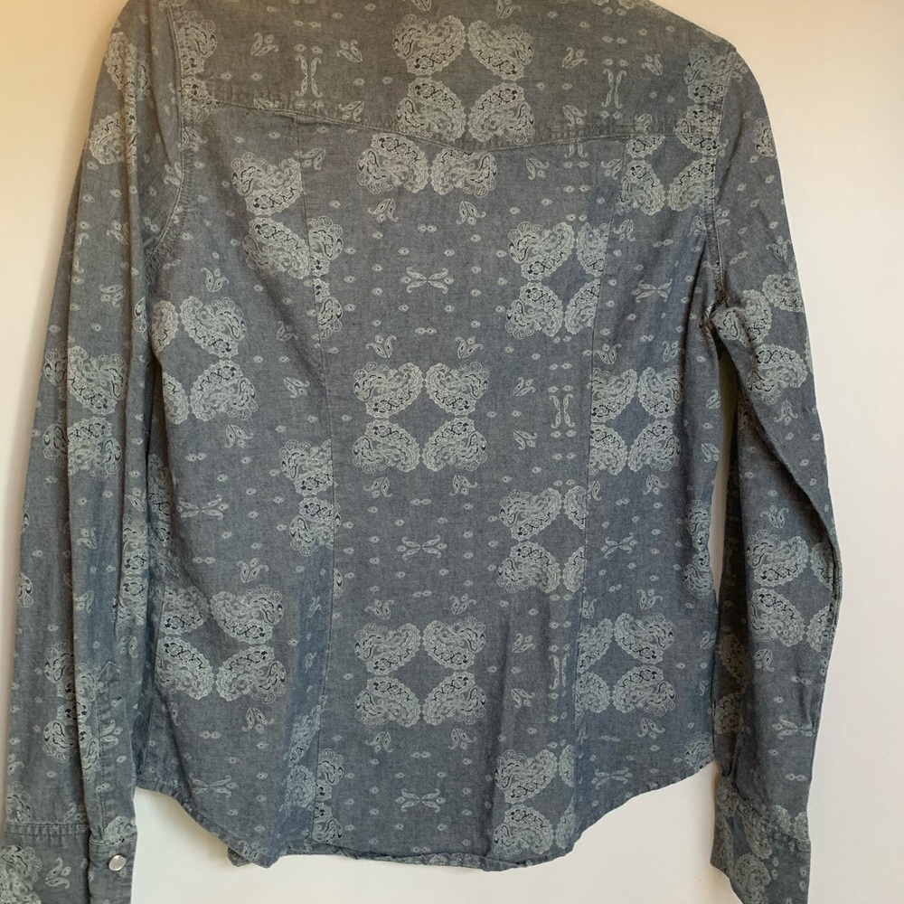 Levi’s long sleeve paisley jean colored shirt S - Picture 4 of 9